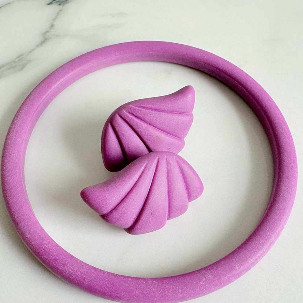 Vintage Avon Purple Bangle Bracelet & Wing Shaped Stud Earrings 1987 80s Retro